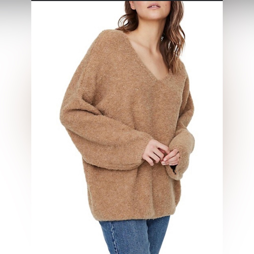 Vero Moda V-Neck Oversized Sweater Recycled Polyester Blend in Tigers Eve